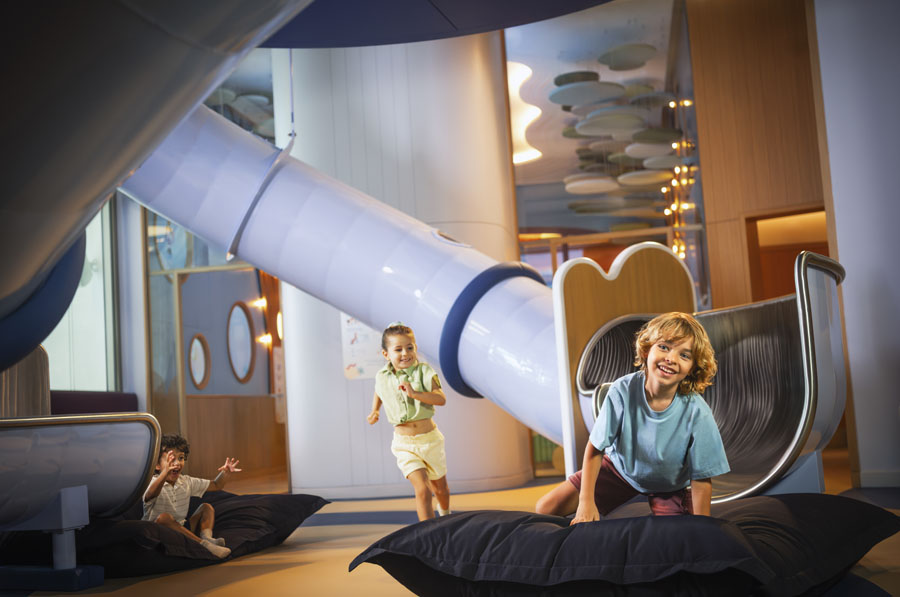 Atlantis-Explorers-Club-_Sliding-Room