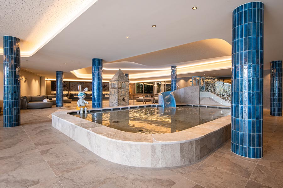 hotel con piscine per famiglie lago di resia