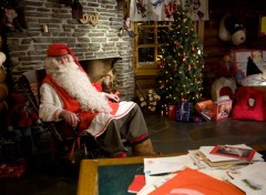 babbo-natale-nella-sua-casa-di-rovanjemi