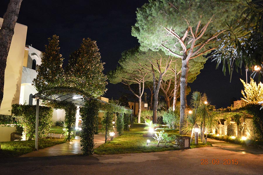 hotel con piscina con water balls per bambini ad ischia